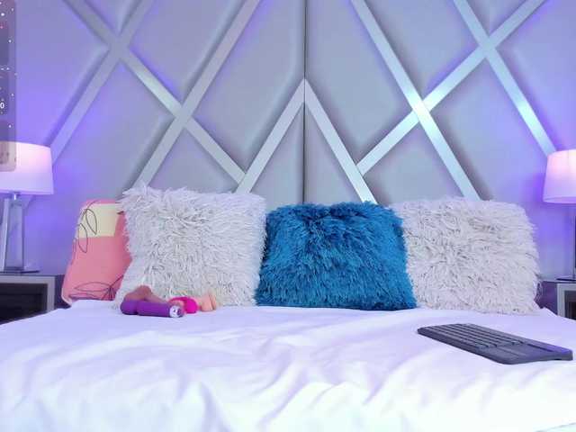 LenaThomson live cam on BongaCams