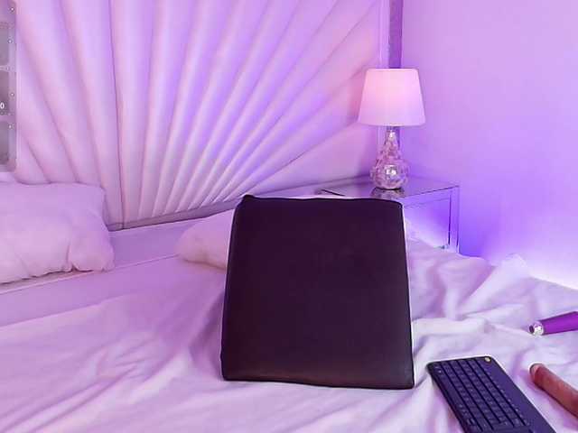LenaThomson live cam on BongaCams