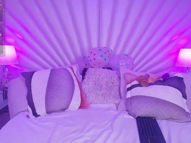 LenaThomson live cam on BongaCams