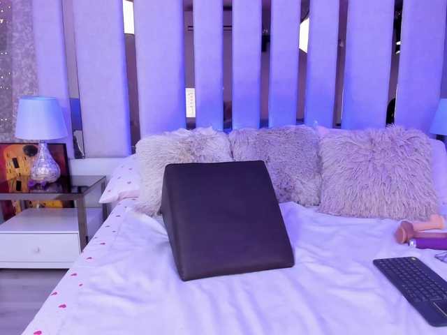 LenaThomson live cam on BongaCams
