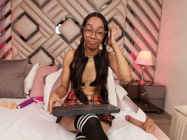 LenaThomson live cam on BongaCams