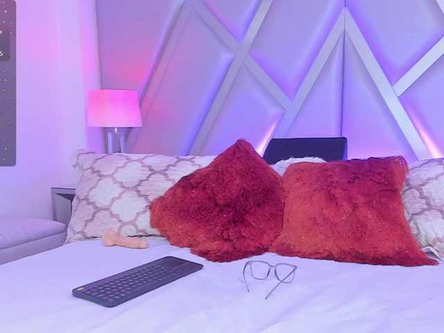 LenaThomson live cam on BongaCams