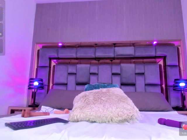 LenaThomson live cam on BongaCams