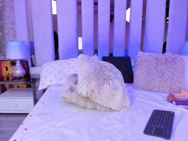 LenaThomson live cam on BongaCams