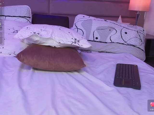 LenaThomson live cam on BongaCams