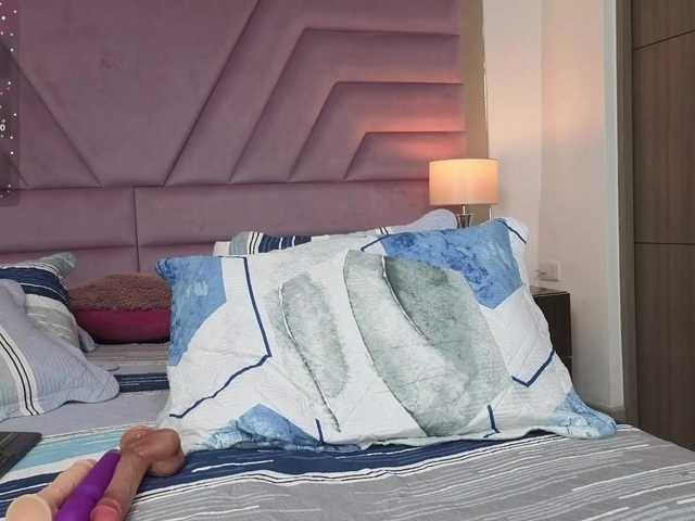 LenaThomson live cam on BongaCams