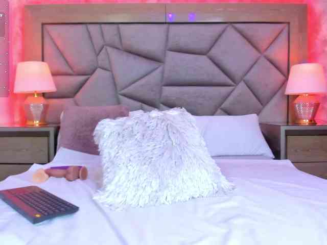 LenaThomson Live Webcam on BongaCams
