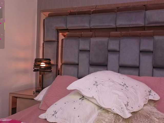 SophieCollins live cam on BongaCams
