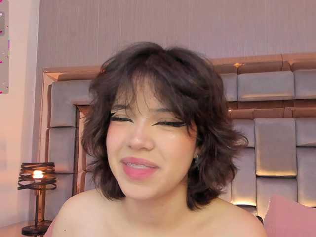 SophieCollins live cam on BongaCams