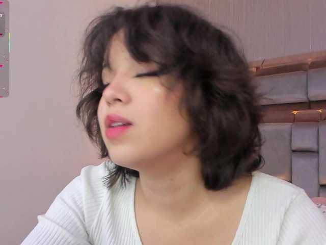 SophieCollins live cam on BongaCams