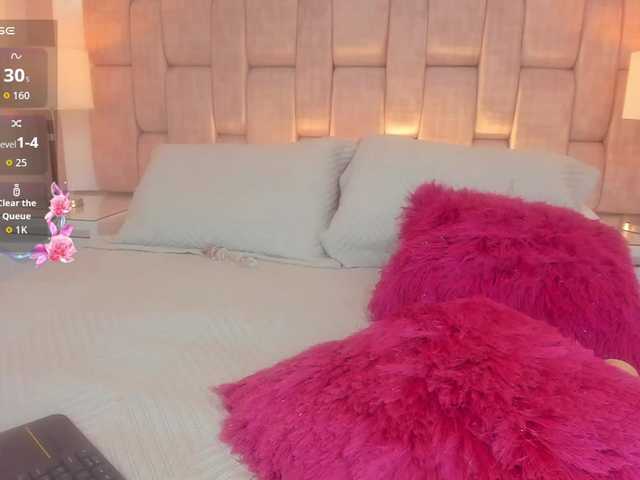SophieCollins live cam on BongaCams