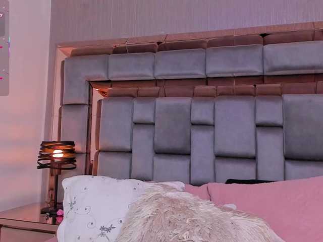 SophieCollins live cam on BongaCams