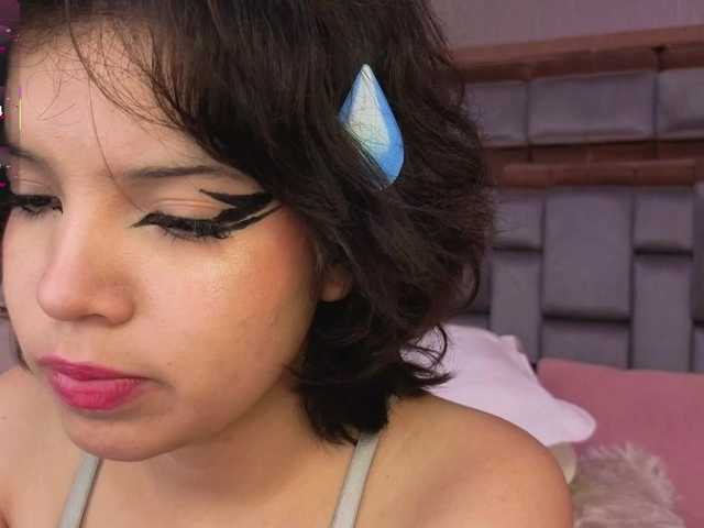 SophieCollins live cam on BongaCams