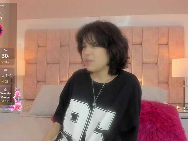 SophieCollins live cam on BongaCams