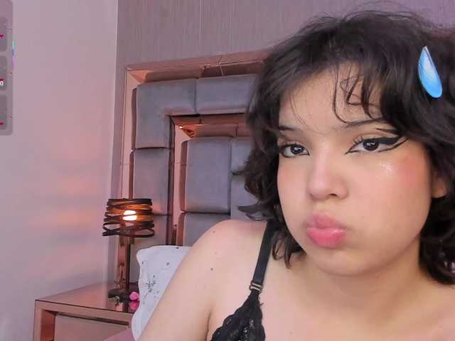 SophieCollins live cam on BongaCams