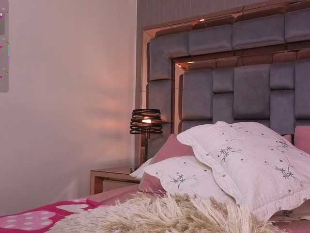 SophieCollins live cam on BongaCams