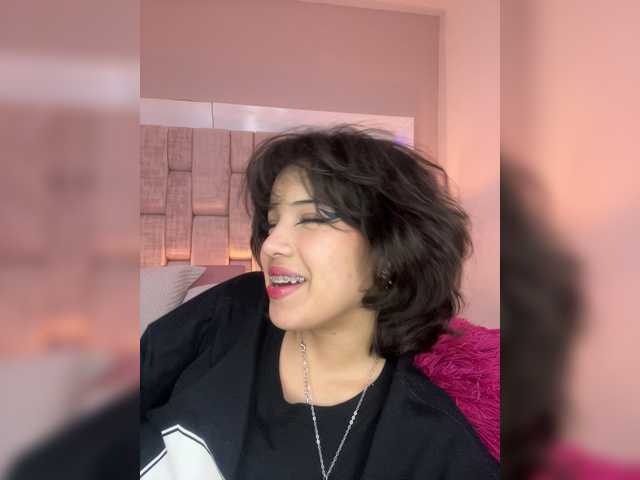 SophieCollins live cam on BongaCams