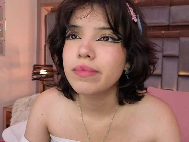 SophieCollins live cam on BongaCams