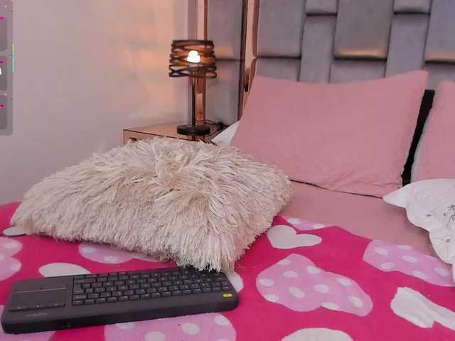 SophieCollins live cam on BongaCams