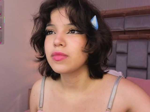 SophieCollins live cam on BongaCams