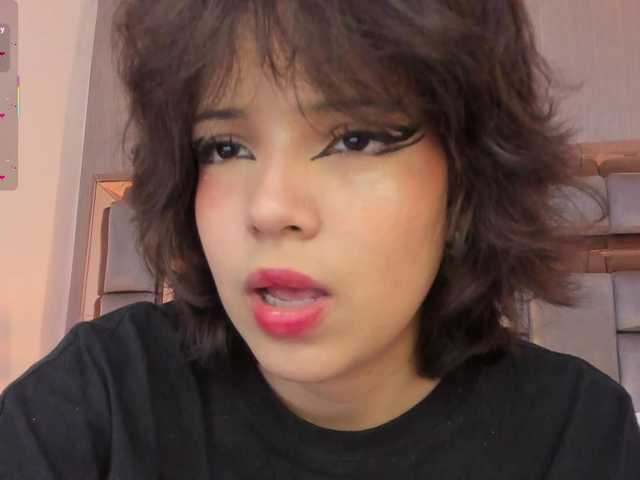 SophieCollins live cam on BongaCams