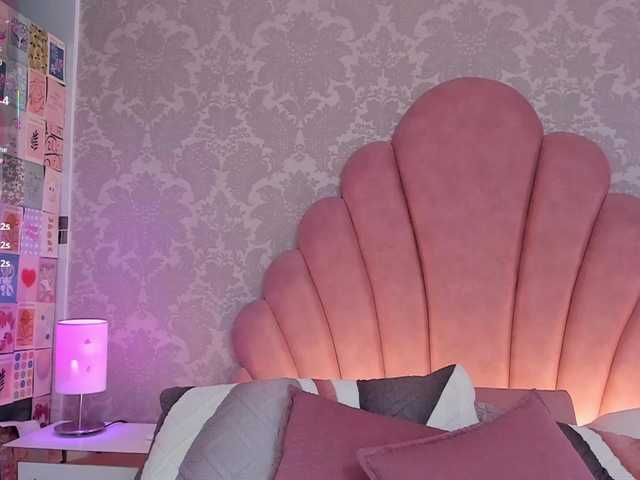 SophieCollins live cam on BongaCams