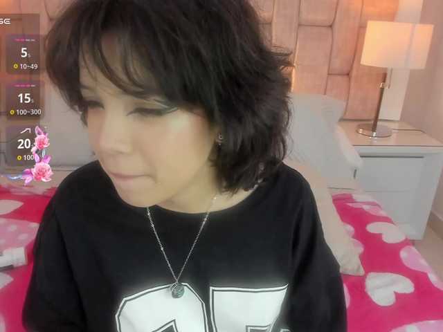 SophieCollins live cam on BongaCams