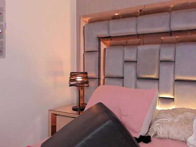 SophieCollins live cam on BongaCams