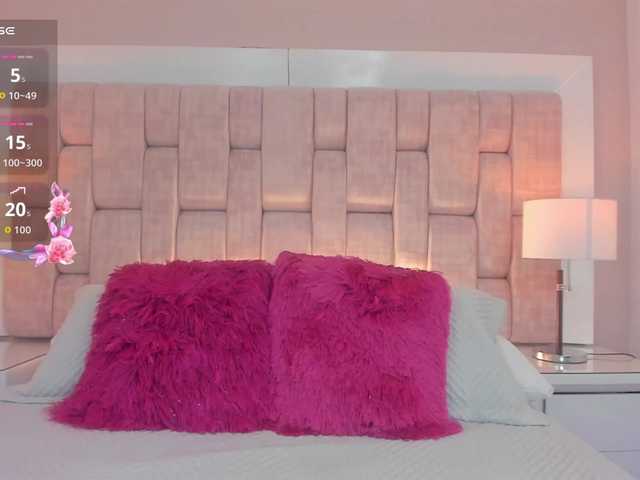 SophieCollins live cam on BongaCams