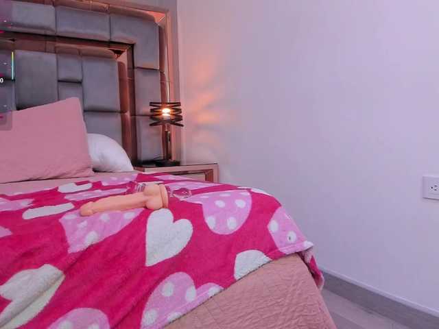 SophieCollins live cam on BongaCams