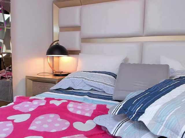 SophieCollins live cam on BongaCams