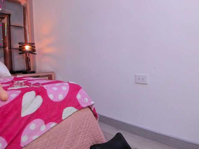 SophieCollins live cam on BongaCams