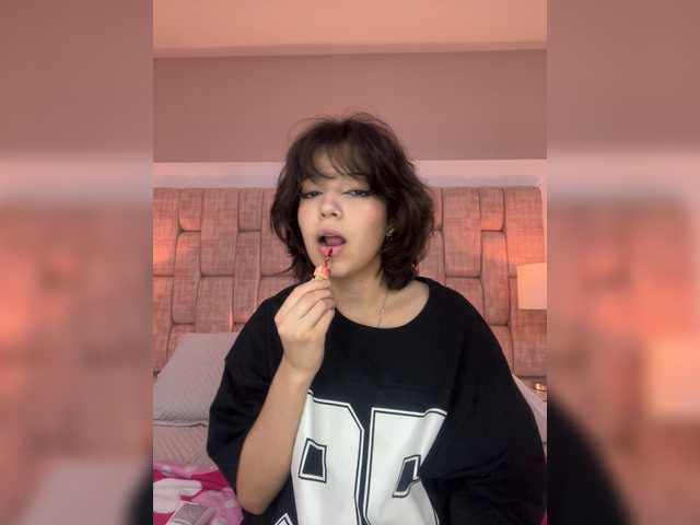 SophieCollins live cam on BongaCams