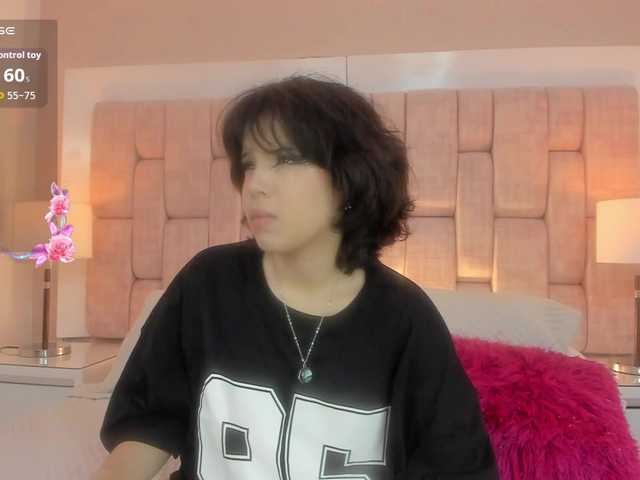 SophieCollins live cam on BongaCams