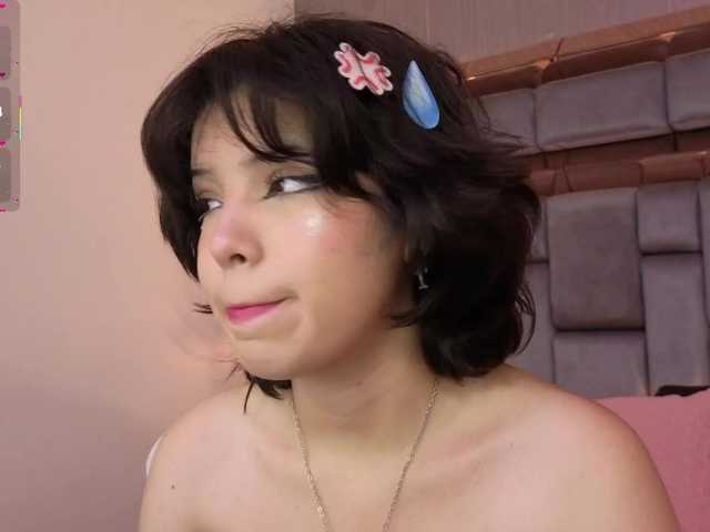 SophieCollins live cam on BongaCams