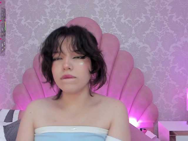 SophieCollins live cam on BongaCams