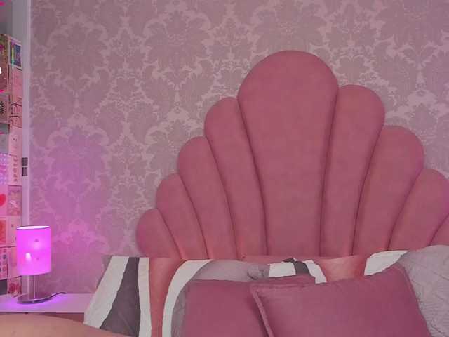 SophieCollins live cam on BongaCams