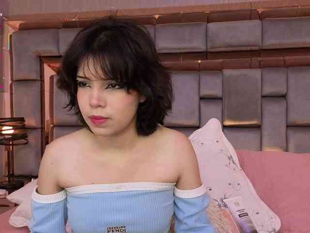 SophieCollins webcam