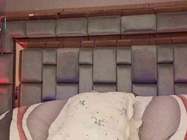 SophieCollins webcam