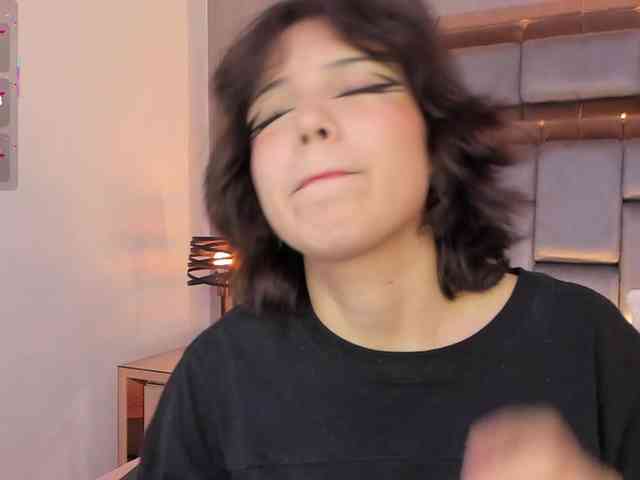 SophieCollins webcam