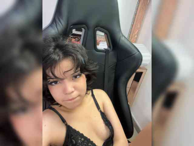 SophieCollins webcam