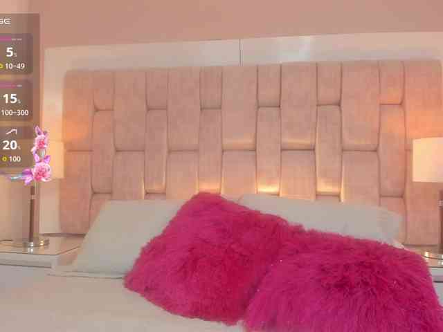 SophieCollins webcam