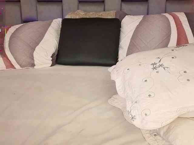 SophieCollins webcam