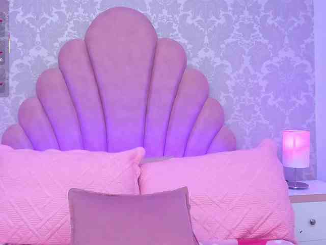SophieCollins webcam