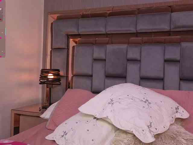 SophieCollins webcam