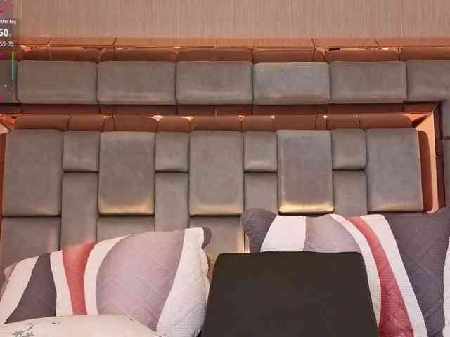 SophieCollins webcam