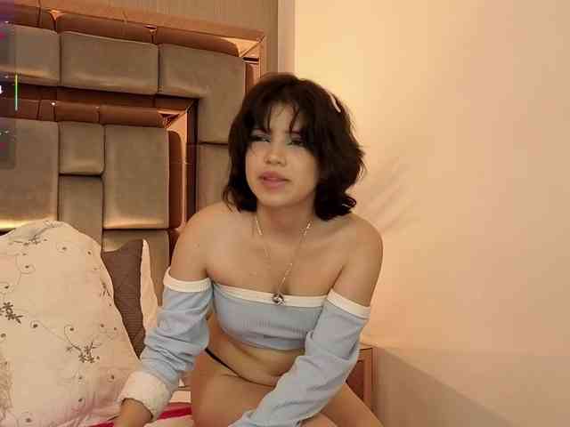 SophieCollins Live Webcam on BongaCams
