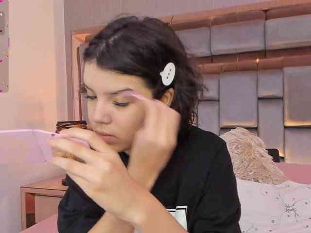 SophieCollins webcam