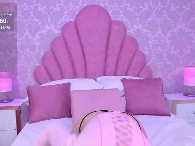 SophieCollins webcam