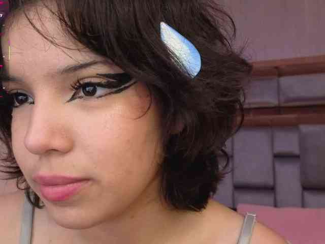 SophieCollins webcam